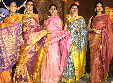 Nalli & Kumaran silk sarees models kanjeevaram