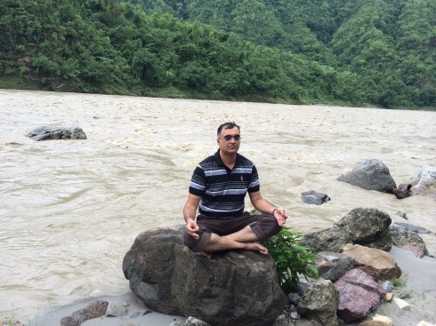 devotion at bank of ganges ganges